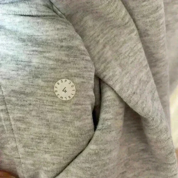 Lululemon Stress Less Pullover Size 4 -Heathered Core Ultra Light Gray - Picture 5 of 8